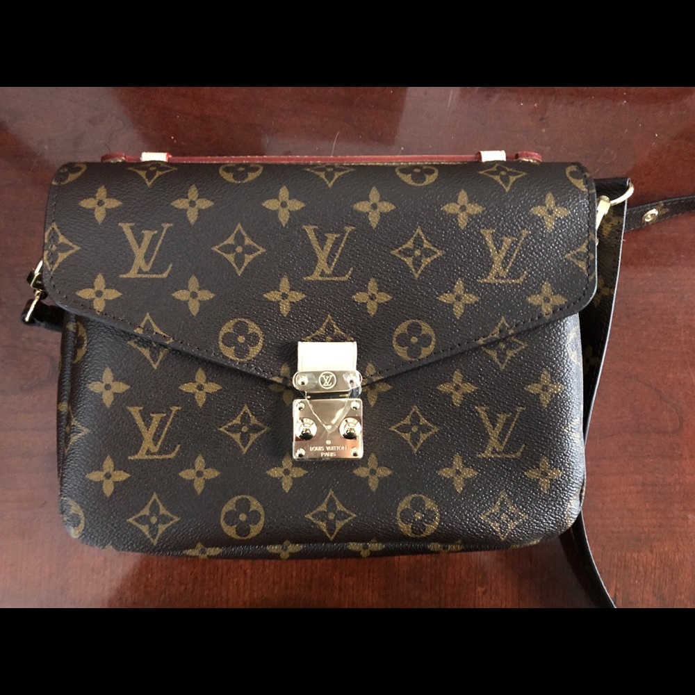 💯LOUIS VUITTON Monogram Pochette Metis
